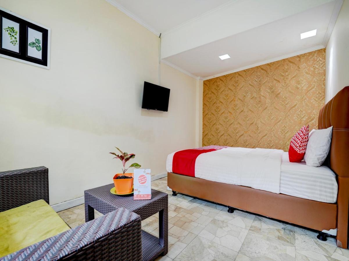 Oyo 90140 Nginep Yuuk Guest House Чиребон Экстерьер фото